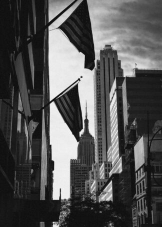 Amerikanska flaggor vid Empire State Building poster