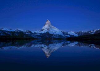 Matterhorn speglar sig i Stelliseesjön poster