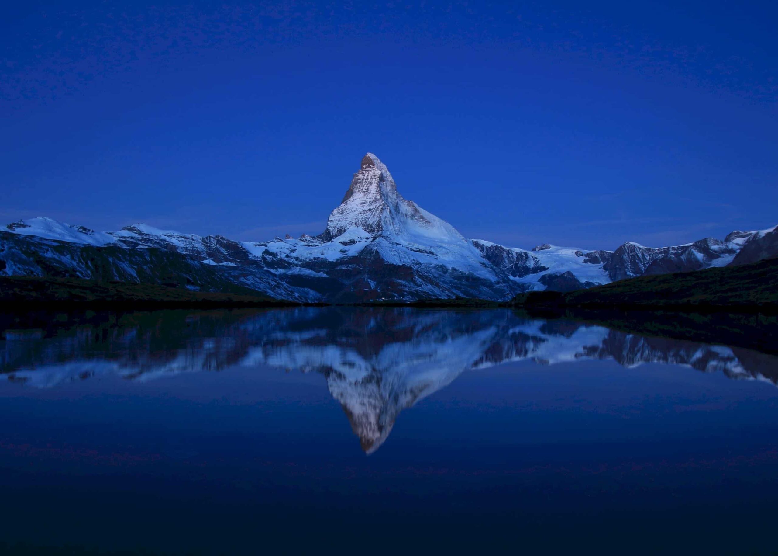 Matterhorn speglar sig i Stelliseesjön poster