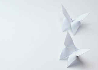 Vita origami fjärilar poster