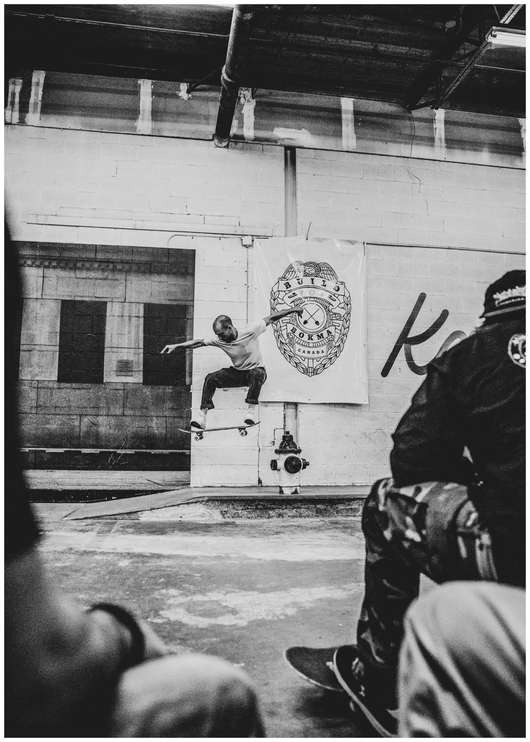 Skateboardåkare i hopp poster